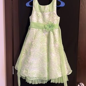Beautiful green dress for kids. Kids size 10. Flower design.